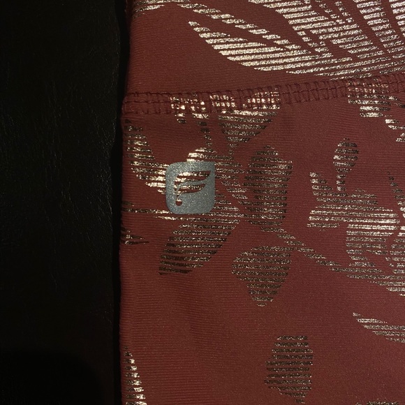 Fabletics Mid-Rise Printed Powerhold Capri - Picture 6 of 6